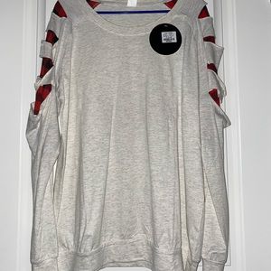 Long Sleeve with slit plaid sleeves.